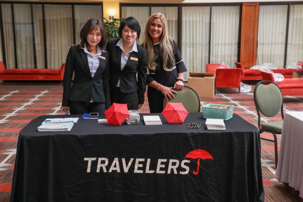 Travelers代表在2020年企業雇主研討會的參展攤位