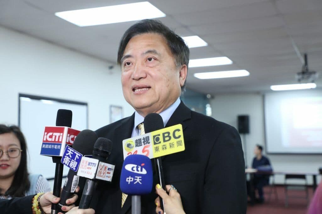 華興保險總裁張國興接受媒體採訪