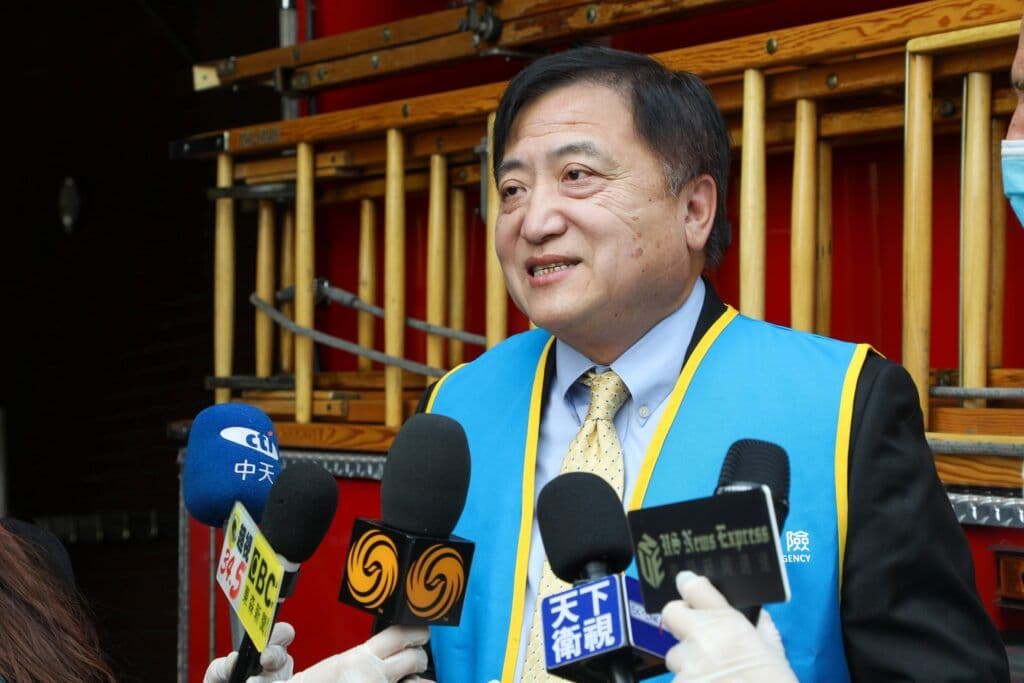 洛縣保險管理委員會委員、華興保險總裁張國興接受媒體採訪