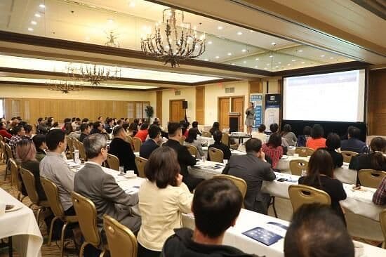 企業主出席華興保險2018年橙縣企業雇主研討會，會場座無虛席