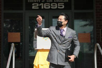 亞凱迪亞市市議員鄭博仁在反亞裔仇恨記者會上發言