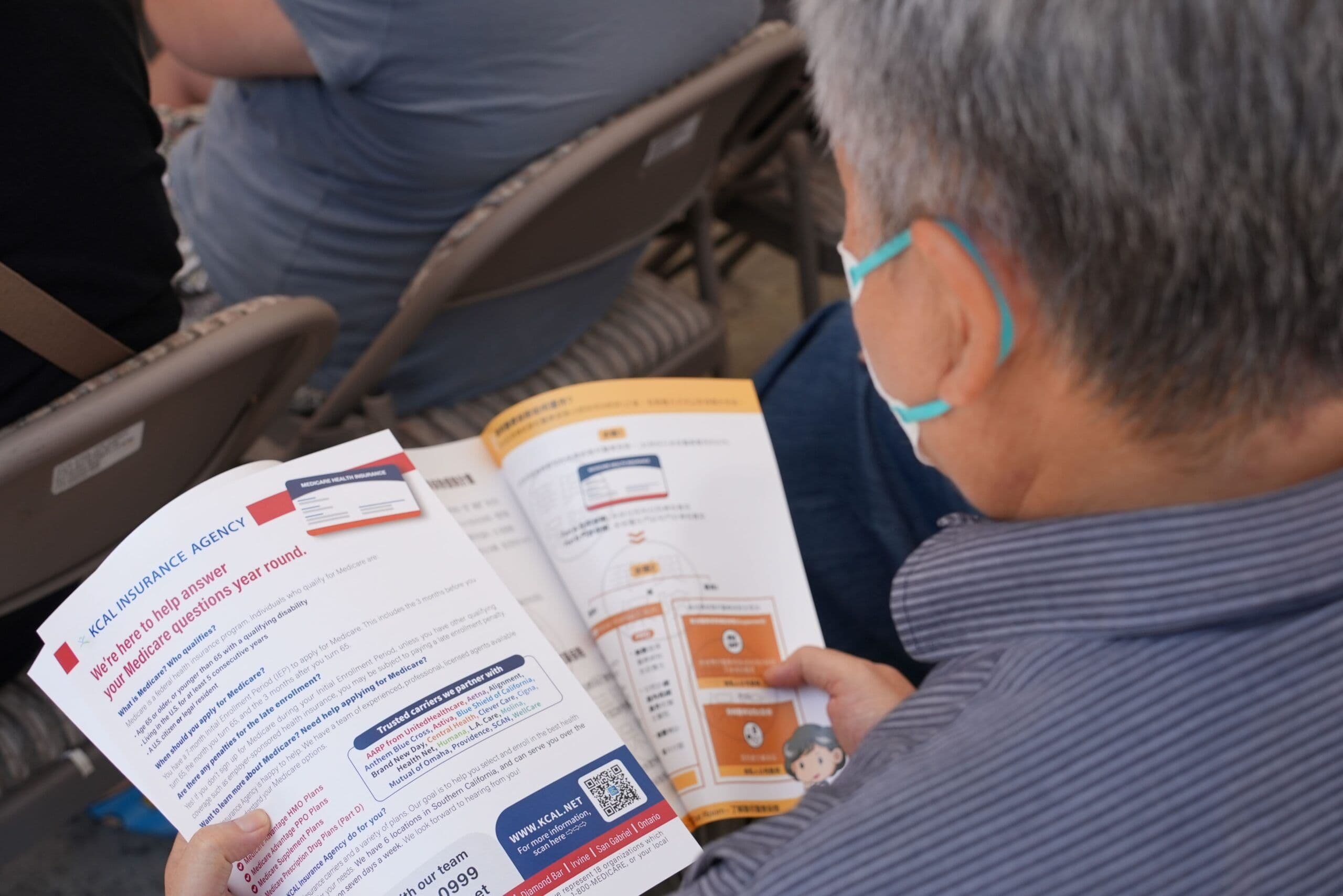 A-customer-is-reading-the-details-of-this-seminar