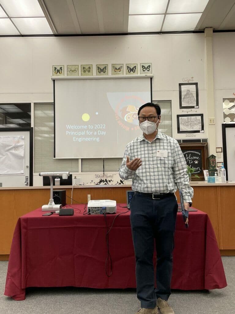 一日校長參觀Glen A. Wilson High School科學教育館時的簡報
