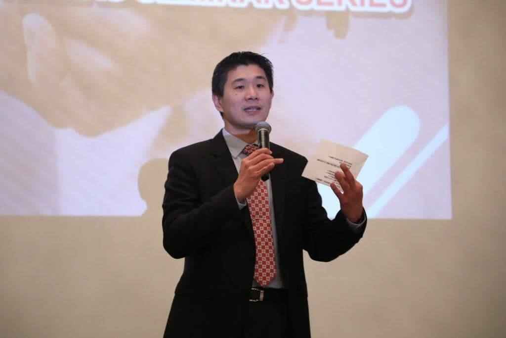 凱薩醫療鮑德溫公園市醫療中心家庭醫學科主任Jack Chou醫生在2019企業雇主研討會上演講