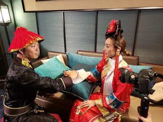 華興保險「延禧華興」系列廣告拍攝現場，演員身穿清宮服飾