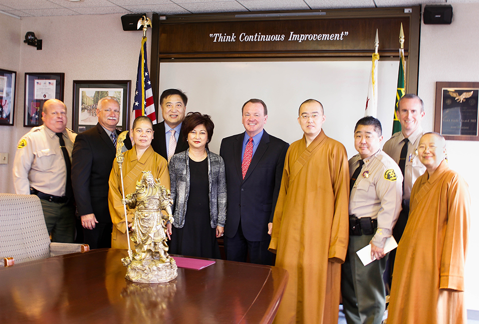 Hsi Lai Temple Shows their Gratitude for LA County Sheriff Department’s Wonderful Service to the Community