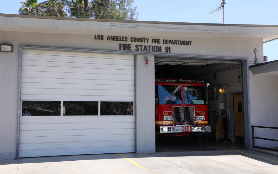 华兴保险与AmTrust感谢和慰劳洛县 消防局